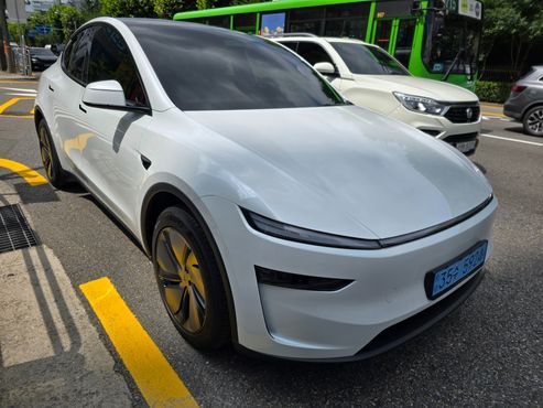Tesla Model Y Premium RWD — пробег 920 км — фото 3 из 5