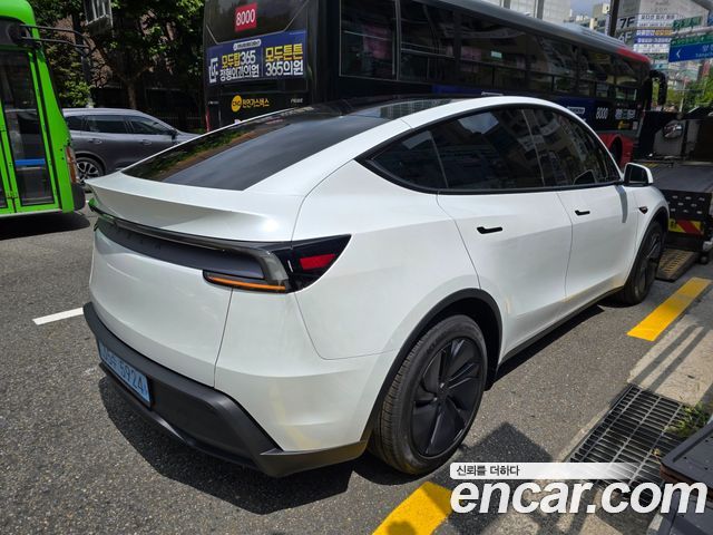 Tesla Model Y Premium RWD — пробег 920 км — фото 4 из 5