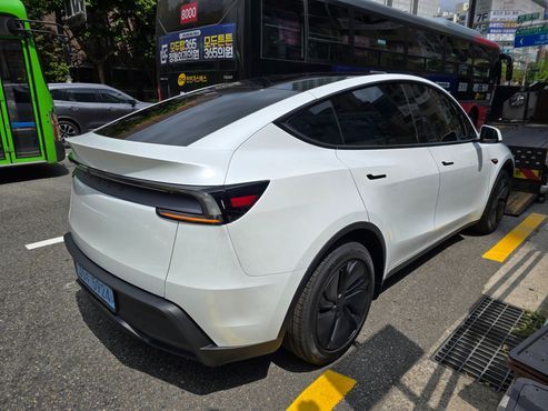 Tesla Model Y Premium RWD — пробег 920 км — фото 4 из 5