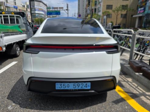 Tesla Model Y Premium RWD — пробег 920 км — фото 5 из 5