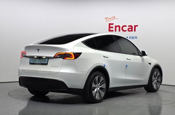 Tesla Model Y Long Range AWD — пробег 66 923 км — фото 2 из 5