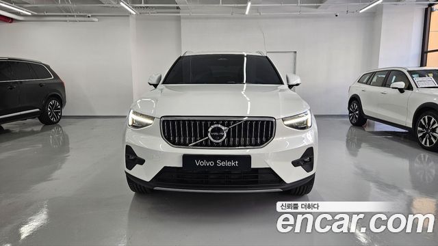 Volvo XC40 B4 Ultra Bright — пробег 631 км — фото 3 из 5