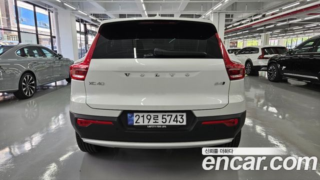 Volvo XC40 B4 Ultra Bright — пробег 631 км — фото 4 из 5