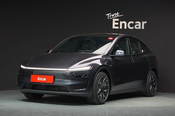Tesla Model Y L Long Range AWD — пробег 69 км — фото 1 из 5