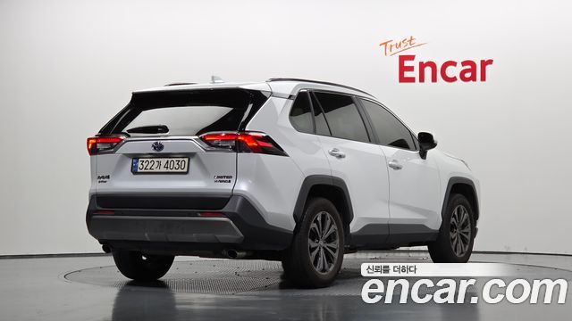 Toyota RAV4 2,5 4WD Hybrid LTD — пробег 49 129 км — фото 2 из 5