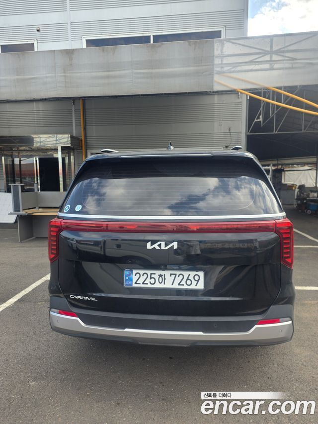 Kia Carnival Diesel 9-Seater Prestige — пробег 31 000 км — фото 4 из 5