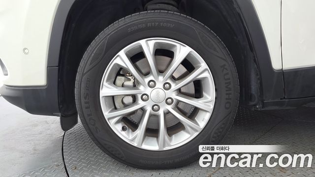Jeep Cherokee 2.4 Longitude High AWD — пробег 75 058 км — фото 5 из 5