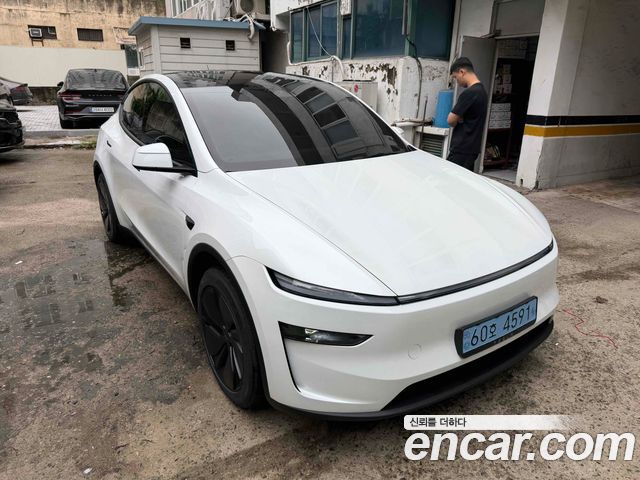 Tesla Model Y RWD — пробег 1 300 км — фото 2 из 5