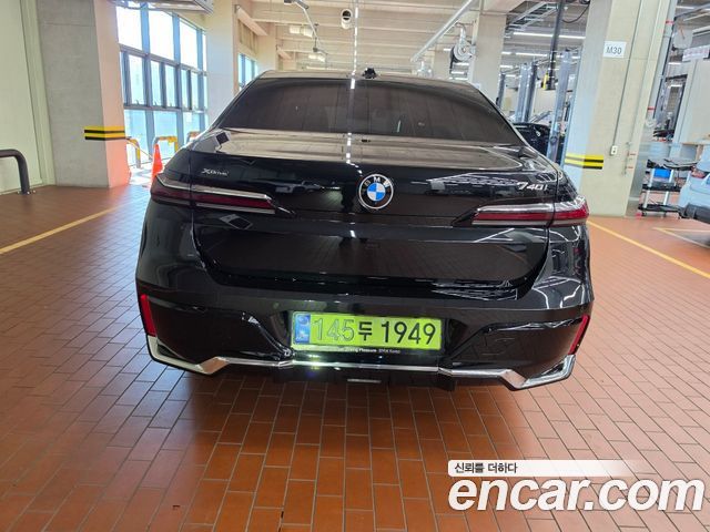 BMW 7-Series 740i xDrive M Sport — пробег 5 014 км — фото 4 из 5