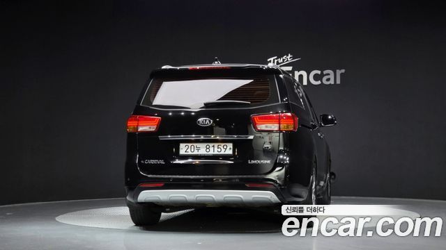 Kia Carnival Gasoline 7-seater Limousine President — пробег 132 823 км — фото 4 из 5