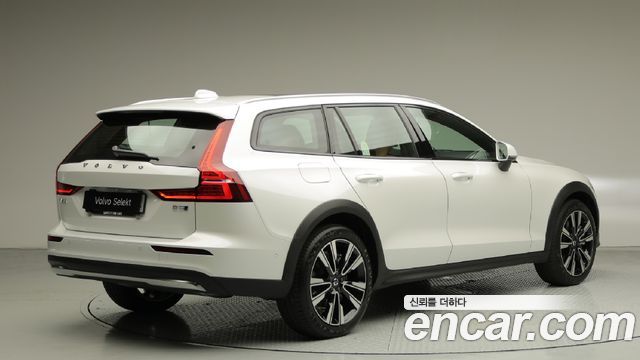 Volvo V60 B5 Ultimate AWD — пробег 1 216 км — фото 3 из 5