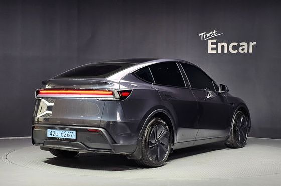 Tesla Model Y Premium RWD — пробег 12 229 км — фото 2 из 5