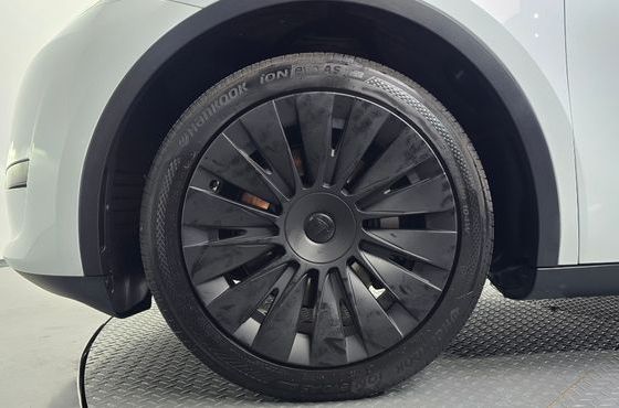 Tesla Model Y RWD — пробег 53 278 км — фото 5 из 5