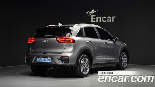 Kia Niro Prestige — пробег 88 617 км — фото 2 из 5