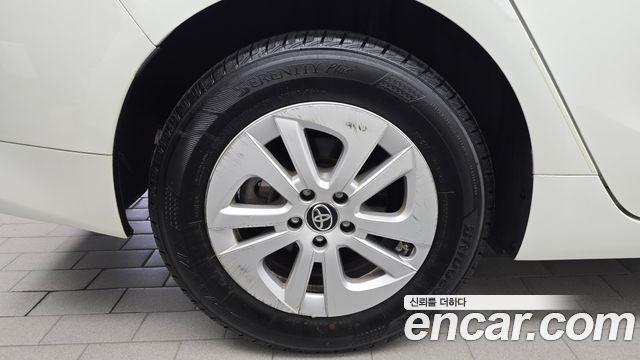Toyota Prius 1.8 E — пробег 157 374 км — фото 5 из 5