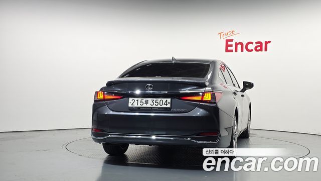 Lexus ES Luxury Plus — пробег 80 644 км — фото 4 из 5
