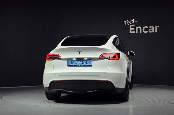 Tesla Model Y Standard Range RWD — пробег 71 606 км — фото 4 из 5
