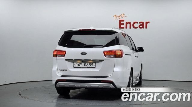 Kia Carnival из Кореи Encar