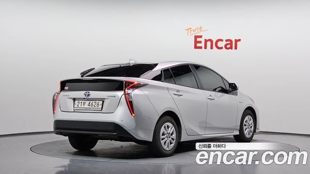 Toyota Prius 1.8 E — пробег 146 358 км — фото 2 из 5