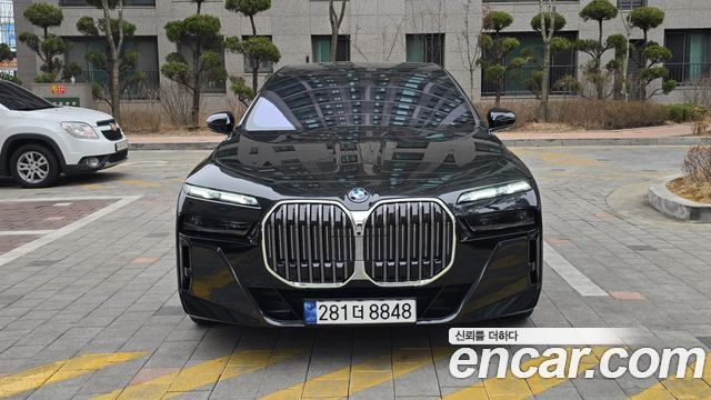 BMW 7-Series 750e xDrive M Sport — пробег 20 000 км — фото 3 из 5