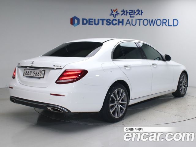 Mercedes-Benz E-Class E300 4MATIC Avnatgarde — пробег 113 496 км — фото 2 из 5