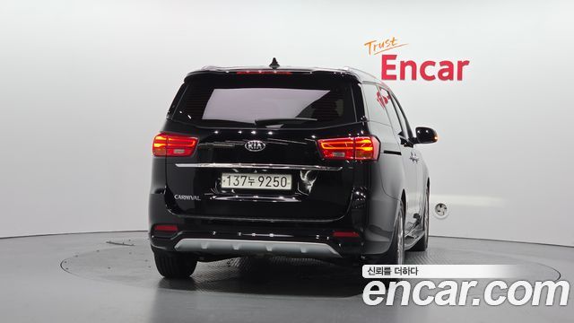 Kia Carnival из Кореи Encar