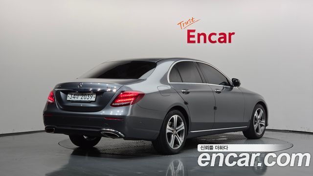 Mercedes-Benz E-Class E300 4MATIC AV Intelligent Drive — пробег 141 003 км — фото 2 из 5