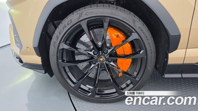 Lamborghini Urus из Кореи Encar