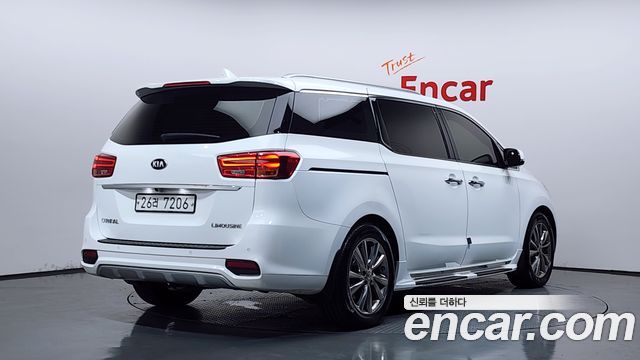 Kia Carnival Gasoline 7-Seater Limousine President — пробег 137 291 км — фото 2 из 5