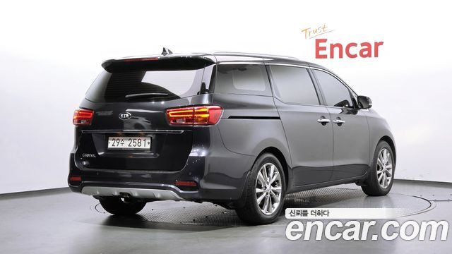 Kia Carnival из Кореи Encar