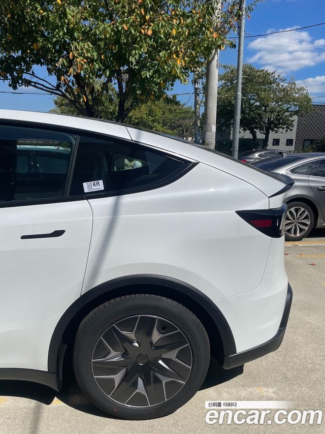 Tesla Model Y L Long Range AWD — пробег 5 км — фото 5 из 5
