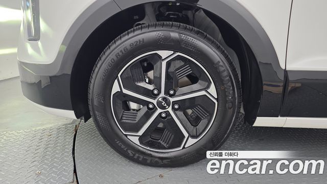 Kia Niro Prestige — пробег 10 909 км — фото 5 из 5