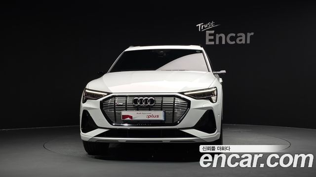 Audi e-tron 55 Quattro Sportback — пробег 30 520 км — фото 3 из 5