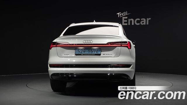 Audi e-tron 55 Quattro Sportback — пробег 30 520 км — фото 4 из 5
