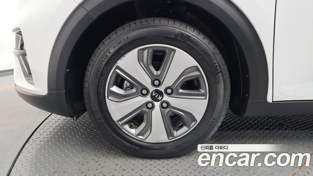 Kia Niro 1.6 HEV Luxury — пробег 32 422 км — фото 5 из 5