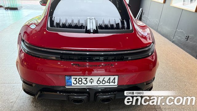 Porsche 911 Carrera 4 GTS — пробег 1 800 км — фото 3 из 5