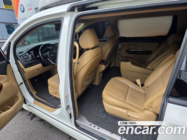 Kia Carnival 9-seater Hi-Limousine Prestige — пробег 150 669 км — фото 4 из 5