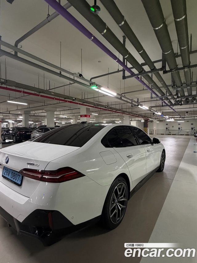 BMW i5 eDrive 40 M Sport — пробег 20 000 км — фото 5 из 5