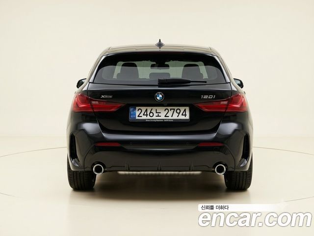 BMW 1-Series 120i M Sports — пробег 14 758 км — фото 4 из 5