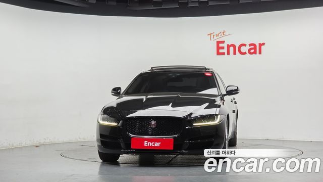 Jaguar XE 20d Prestige — пробег 89 868 км — фото 3 из 5
