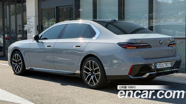 BMW 7-Series 740i xDrive M Sport — пробег 6 785 км — фото 2 из 5