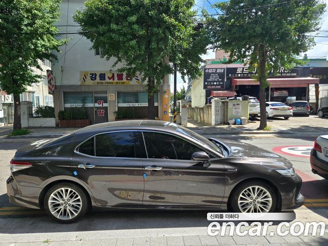 Toyota Camry 2.5 XLE Hybrid — пробег 145 317 км — фото 4 из 5