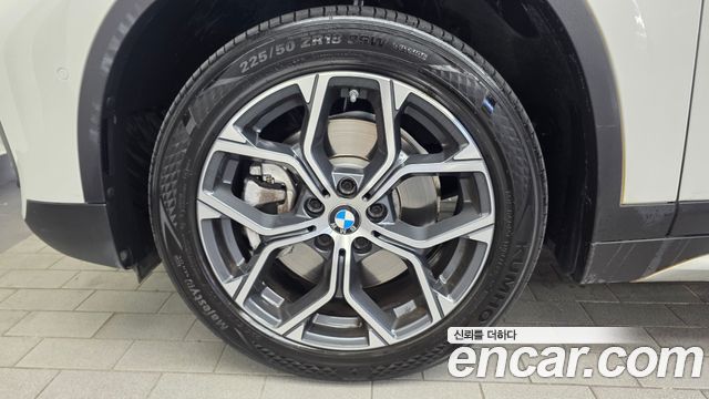 BMW X1 xDrive 20i xLine — пробег 43 763 км — фото 5 из 5
