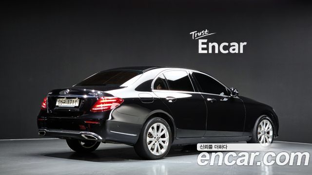 Mercedes-Benz E-Class E300 4MATIC Exclusive Standard — пробег 114 492 км — фото 2 из 5