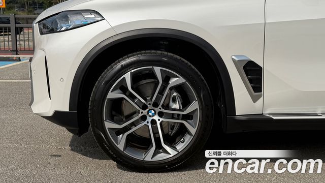 BMW X5 xDrive 40i xLine — пробег 6 133 км — фото 5 из 5