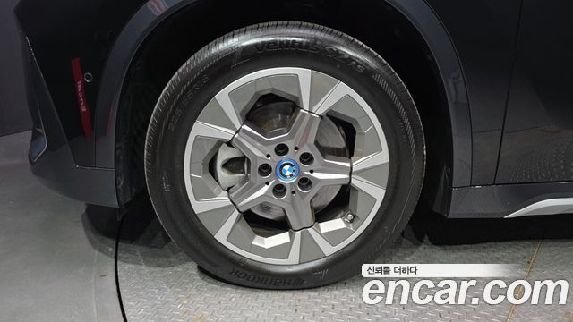 BMW iX1 xDrive 30 xLine — пробег 22 593 км — фото 5 из 5