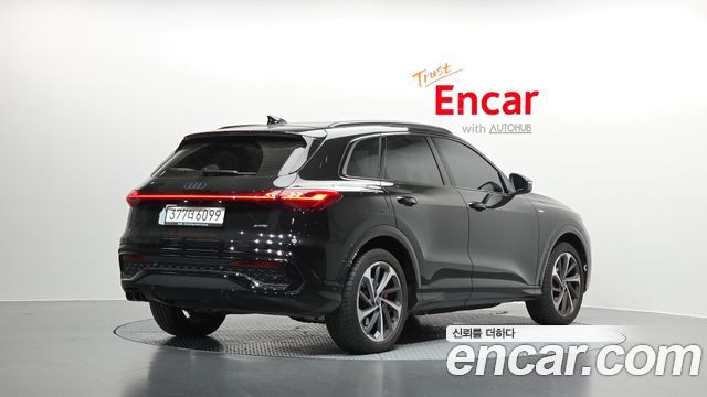 Audi Q5 40 TDI Quattro S Line Black Edition — пробег 5 556 км — фото 2 из 5