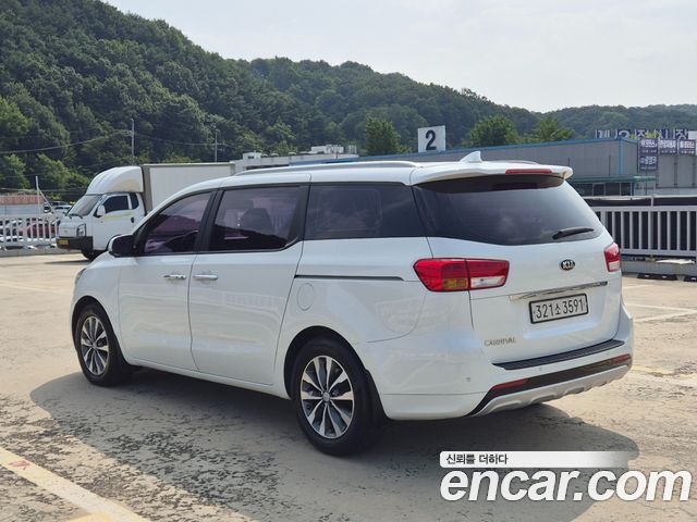 Kia Carnival из Кореи Encar