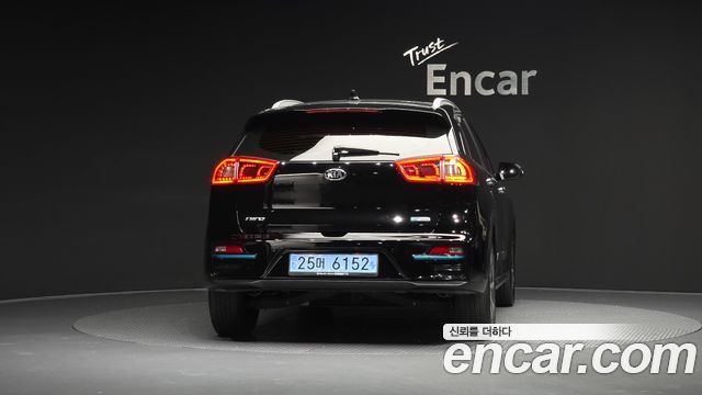 Kia Niro Prestige — пробег 68 282 км — фото 4 из 5