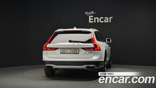 Volvo V90 D5 PRO AWD — пробег 60 387 км — фото 4 из 5
